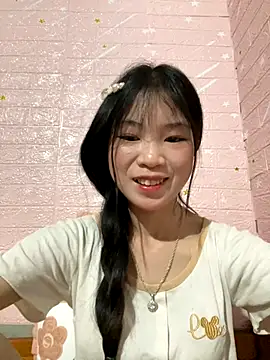 trannhu137002 naked strip on cam for live sex video chat