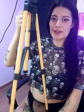 Violet-Queen naked strip on cam for live sex video chat