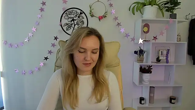 MiaLeew naked strip on cam for live sex video chat