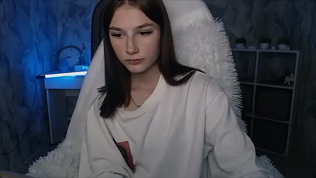 NikkyBlum naked strip on cam for live sex video chat