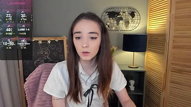 Sarah_Grows naked strip on cam for live sex video chat