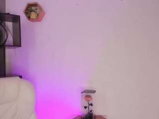 Daiisy-Blossom nude Live Sex Chat Room in CamSoda