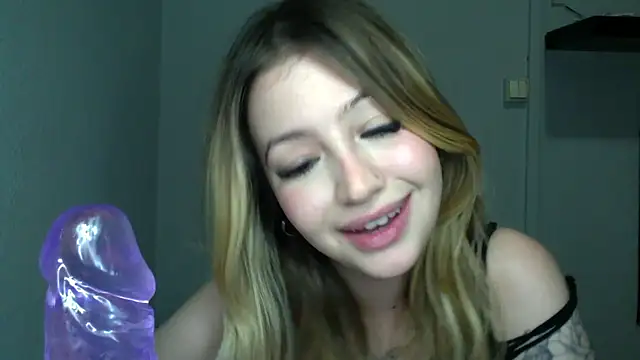 Ystella_cat naked strip on cam for live sex video chat