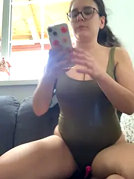 Its_Jade naked strip on cam for live sex video chat