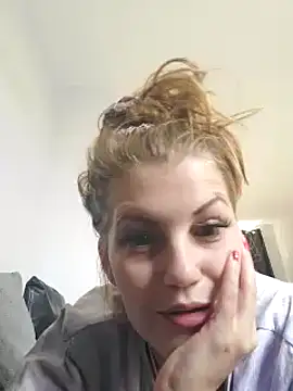 Playful-Summer naked strip on cam for live sex video chat