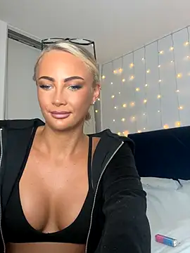 LittleMissMissy naked strip on cam for live sex video chat
