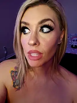 ellieconradxo naked strip on cam for live sex video chat