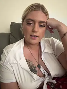 Blondiee3088 naked strip on cam for live sex video chat