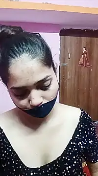 Cute-Simmi naked strip on cam for live sex video chat