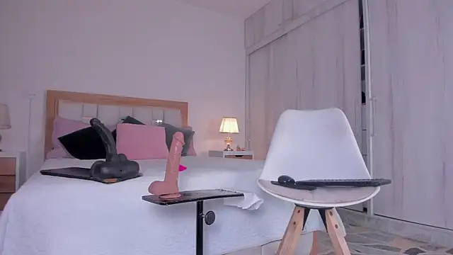 mia_hank naked strip on cam for live sex video chat