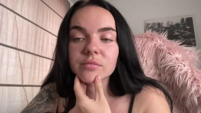 yorkshiregal naked strip on cam for live sex video chat