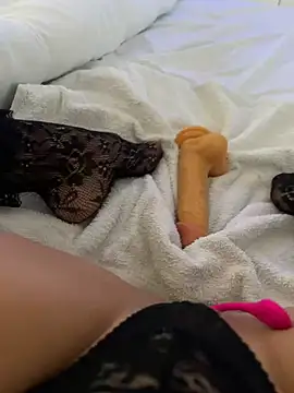 blondewifecindy naked strip on cam for live sex video chat