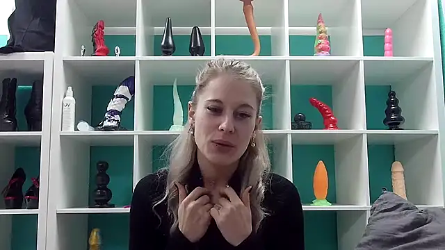 Jessyleyy naked strip on cam for live sex video chat