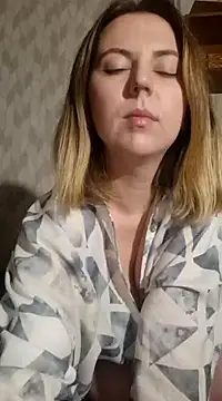 Melenka naked strip on cam for live sex video chat