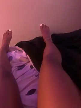ReineNeferrti naked strip on cam for live sex video chat