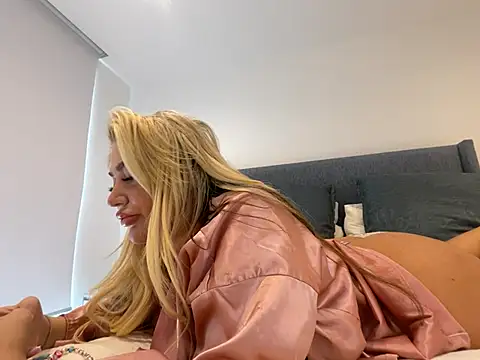 TastyTiffanyy naked strip on cam for live sex video chat