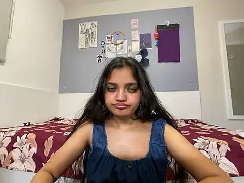 AlanaXSexyy naked strip on cam for live sex video chat