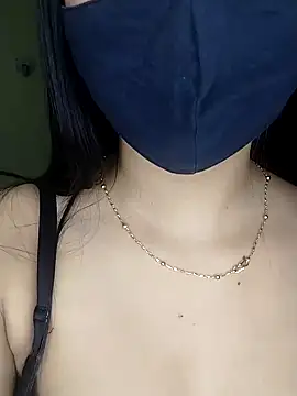 Blackmagic_queen naked strip on cam for live sex video chat