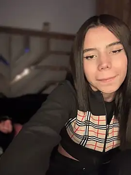 Laura-Khalifa naked strip on cam for live sex video chat