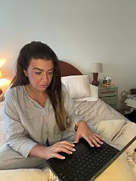 Caseybaby naked strip on cam for live sex video chat