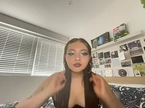 Lyra-RainX naked strip on cam for live sex video chat