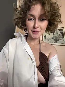 KellyKeler naked strip on cam for live sex video chat