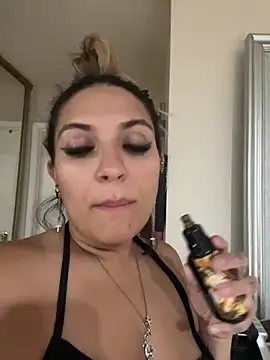 Chicagobabe naked strip on cam for live sex video chat