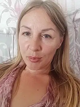 KetyLive naked strip on cam for live sex video chat