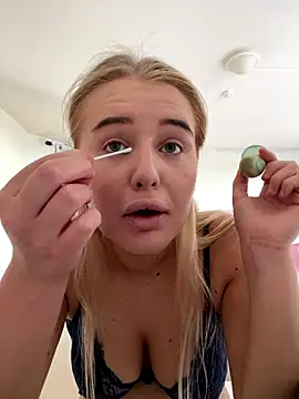 yourhornyslut naked strip on cam for live sex video chat