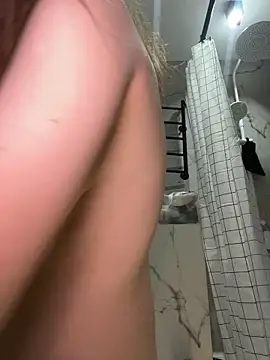 Bambi-Live naked strip on cam for live sex video chat