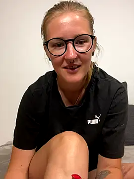 LauraLuxxx naked strip on cam for live sex video chat