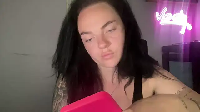 NancyWoodUK naked strip on cam for live sex video chat