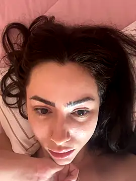 Baby_Mia_pires naked strip on cam for live sex video chat