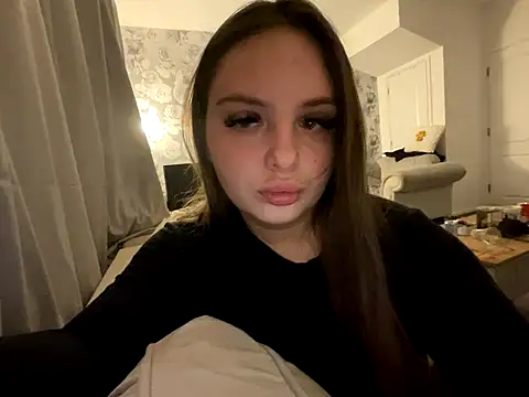 EllaStarrxxx naked strip on cam for live sex video chat