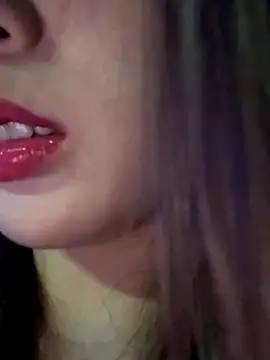 Honey-wanning naked strip on cam for live sex video chat