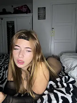 MissAroraaaxo naked strip on cam for live sex video chat