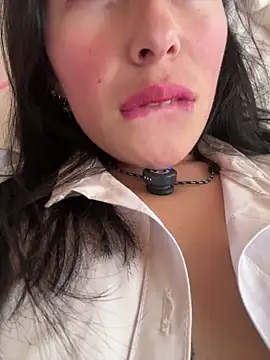 GiuliaBianchi naked strip on cam for live sex video chat