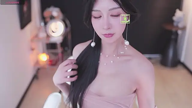 2Zoe naked strip on cam for live sex video chat