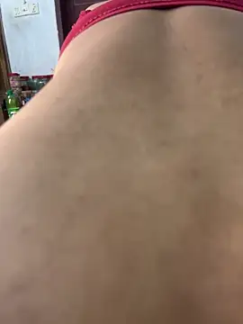 Little-Queen naked strip on cam for live sex video chat