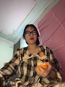 Leeeeiu naked strip on cam for live sex video chat