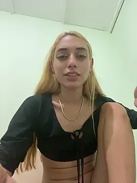 loirinhaaa naked strip on cam for live sex video chat
