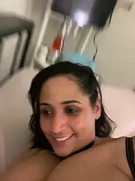 ohhiyou naked strip on cam for live sex video chat