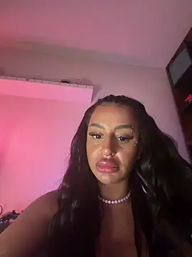 sweetxlayla naked strip on cam for live sex video chat