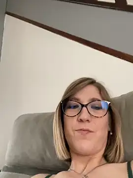 blondie-27 naked strip on cam for live sex video chat