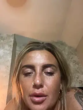 CharlottemilfUKx naked strip on cam for live sex video chat