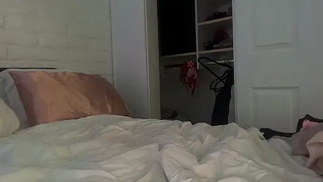 Maddieblairxo naked strip on cam for live sex video chat