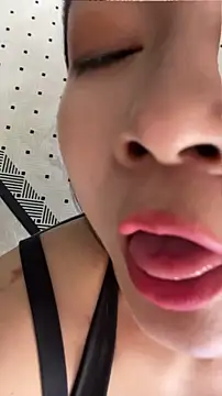 mo-mo-69 naked strip on cam for live sex video chat