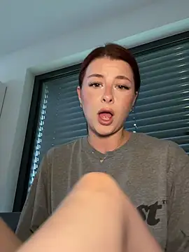 Mia-Rey naked strip on cam for live sex video chat