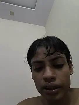 saxywoman naked strip on cam for live sex video chat